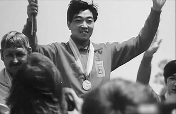 从偏重竞技体育到推广全民健身—浅谈塑胶开云 开云体育官网跑道发展之路