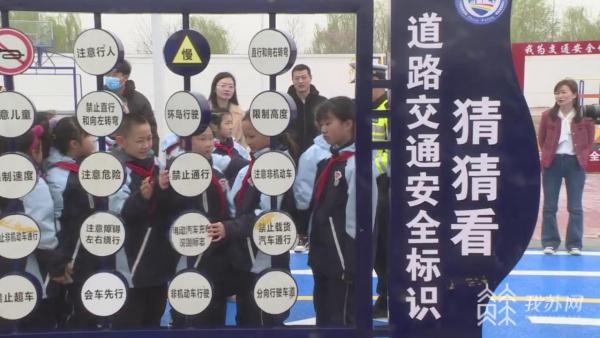 实景模拟 淮安交警打造700平米“交通安全成长之路”开云体育 开云官网(图2)