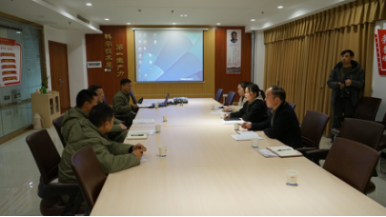 开云体育 开云官网岳阳市科协深入际华三五一七橡胶制品有限公司考察调研(图2)