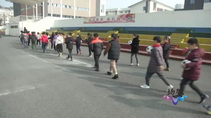 开云 开云体育平台再见毒跑道！校园塑胶跑道“史上最严”新标准实施(图3)