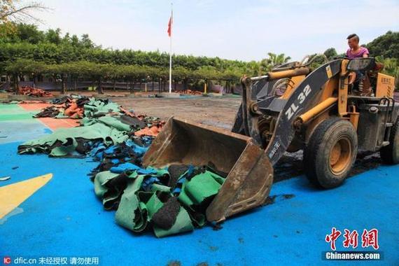 开云体育 开云平台成都一学校拆除价值50万塑胶跑道 恢复水泥操场
