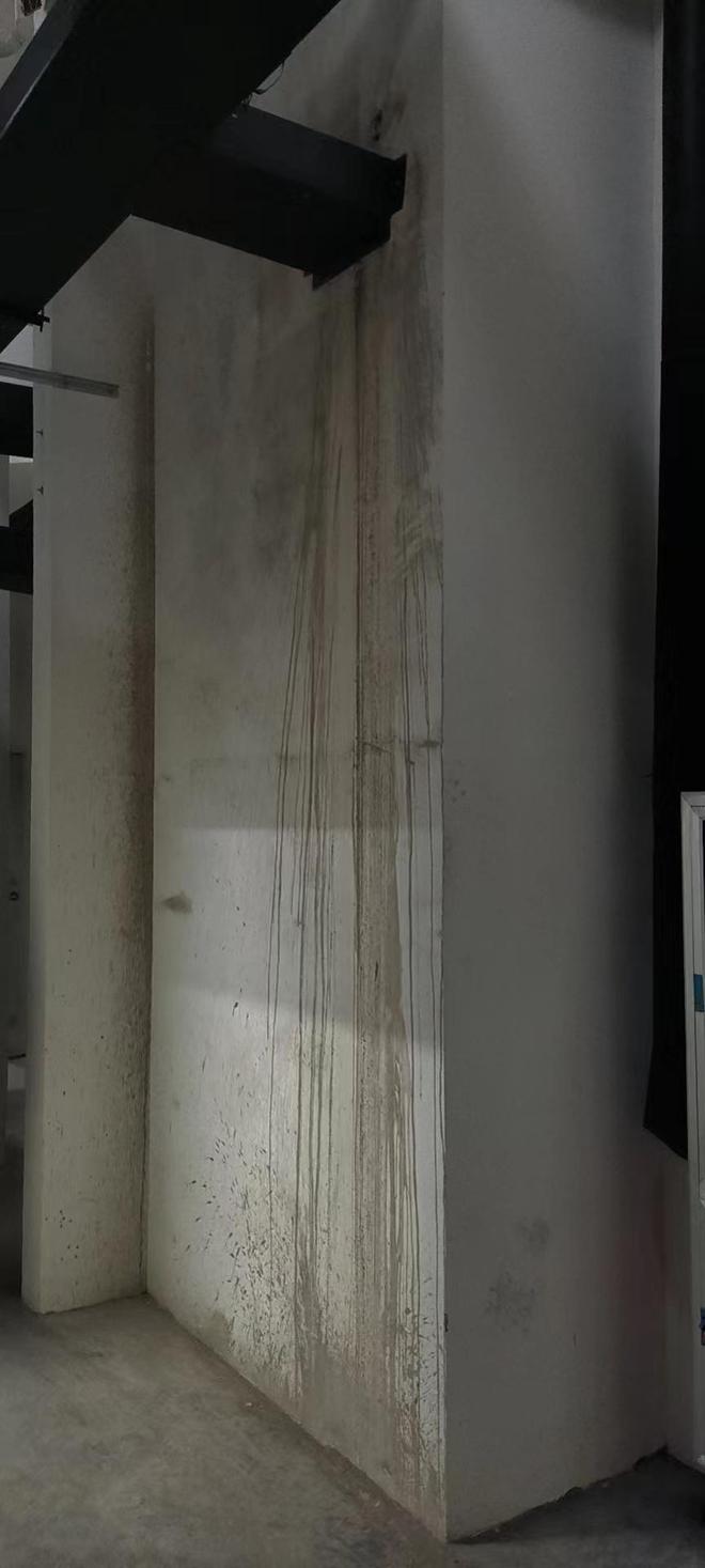 人车分流、塑胶跑道……全没了！交房了中铁建海语城业主却很无开云APP 开云官网入口奈(图6)