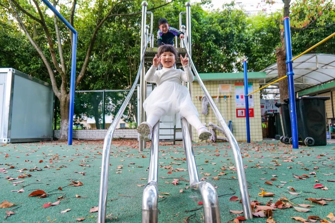 Kaiyun 开云塑胶跑道、篮球场、滑滑梯……学校体育场地免费开放啦!强身健体来这里不香吗?