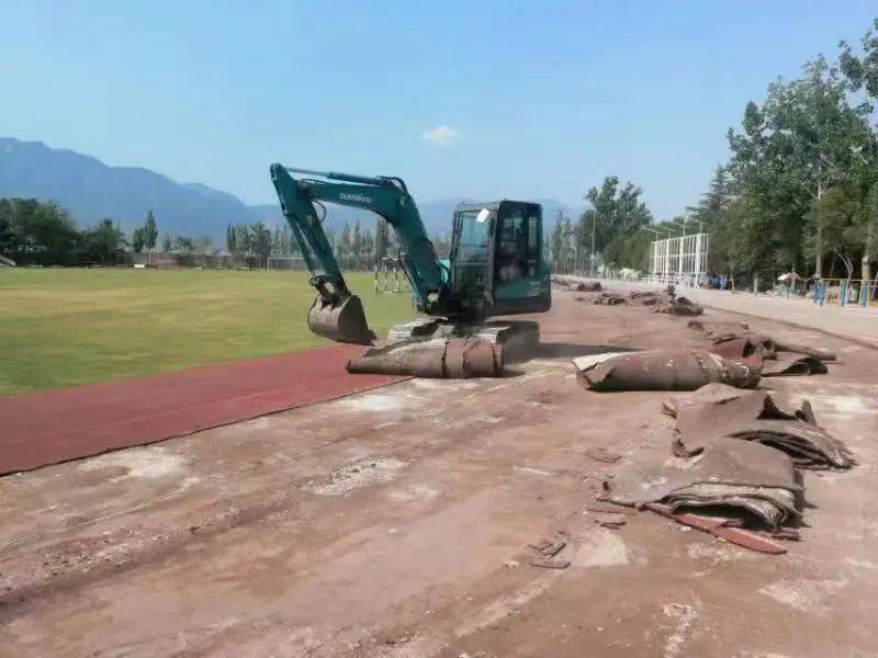 开云体育 开云官网【多彩中州：田径场塑胶跑道大修开始施工】