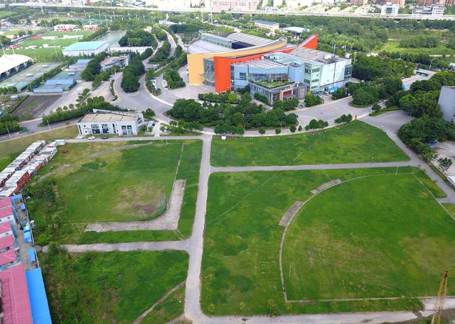 网民建议塔子湖体育中心铺塑开云 开云体育官网胶跑道整体规划已进入设计阶段