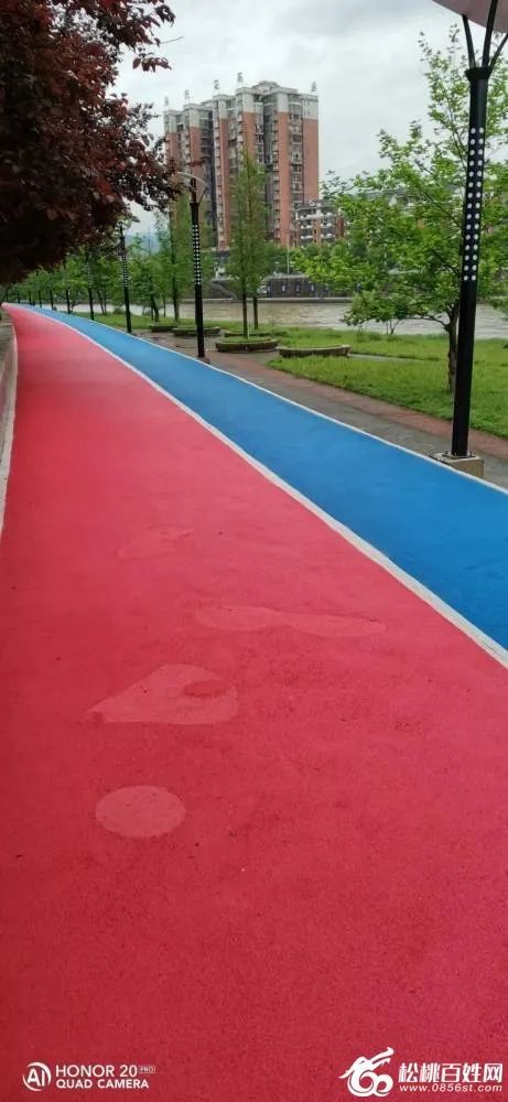 松桃:爱护塑开云体育 开云官网胶健身跑道人人有责(图2) 松桃:爱护塑开云体育 开云官网胶健身跑道人人有责(图2)