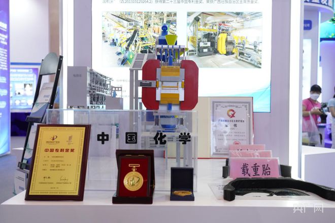 开云体育 开云官网广西：五复合橡胶挤出机组 “挤出”世界级轮胎半制品(图2)