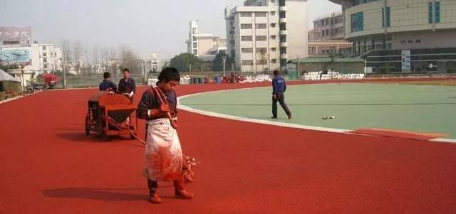 开云体育 开云官网塑胶跑道知识大全-学校建设塑胶跑道从这里开始了解(图3) 开云体育 开云官网塑胶跑道知识大全-学校建设塑胶跑道从这里开始了解(图3)