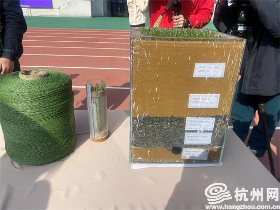 1000米长的空中跑道、一流的“蒙多”预制型塑胶跑道····黄龙体开云 开云体育官网育中心“整容”后华丽“归来”(图4)