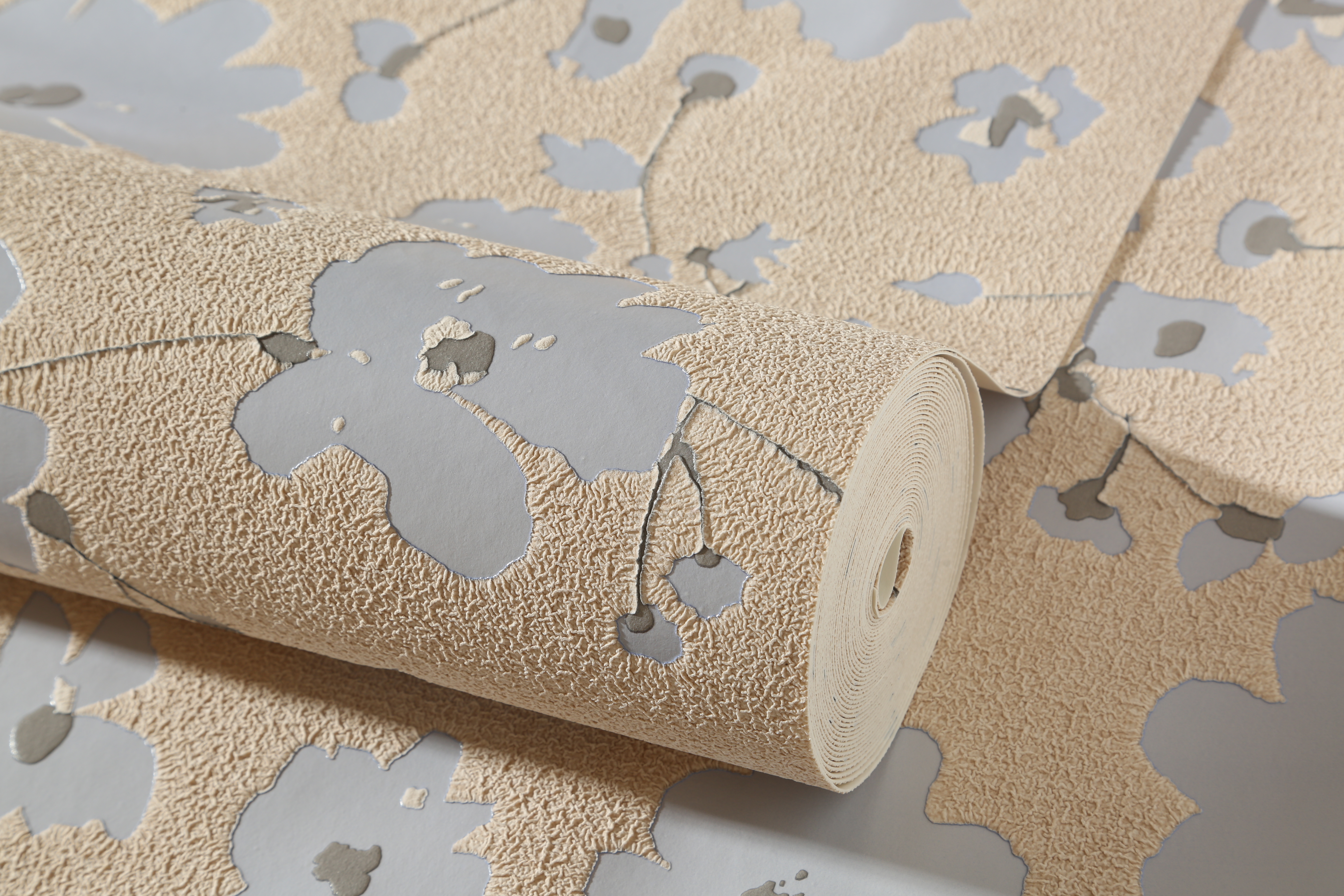 标准塑胶跑道价格是多少?塑开云体育 开云官网料跑道有哪几种?