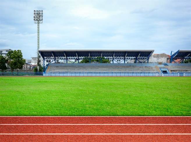中小学合成材料面层运动场地塑胶跑道标准白皮书—开云体育 开云官网双轮驱动破解(图4)