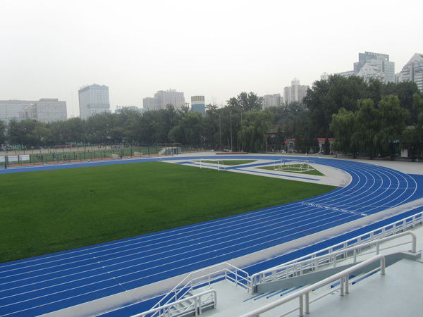 中国第一条蓝色塑胶跑道建设案开云体育 开云官网例（2012年竣工）(图2)