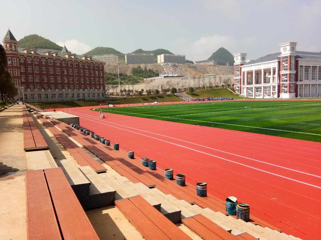 塑胶跑道Kaiyun 开云厂家丨无溶剂全塑型自结纹塑胶跑道有什么亮点呢？