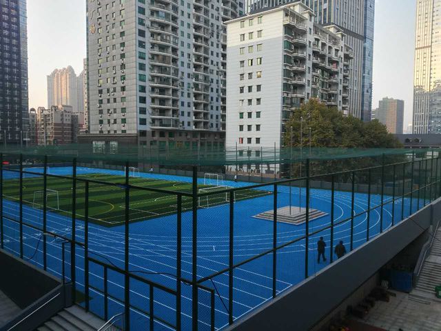 塑胶跑道Kaiyun 开云厂家丨无溶剂全塑型自结纹塑胶跑道有什么亮点呢？(图5)