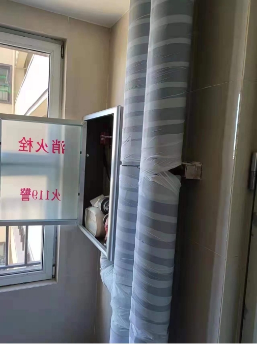 开云体育 Kaiyun.com 官网入口“塑胶跑道”是假的！华发全运首府行知坊被业主维权指其“偷工减料”(图3)