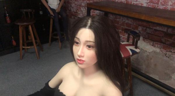探访成人娃娃Kaiyun 开云工厂：疫情期间德意等国出口大涨可以私人定制(图3)