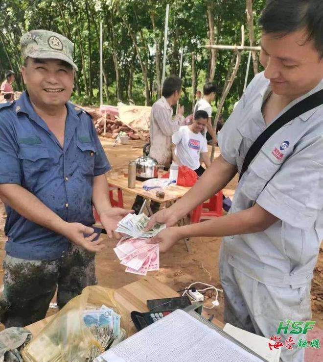 @澄迈胶农海南橡胶金福加工分公司Kaiyun 开云体育在地头收胶