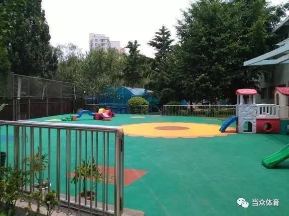 开云体育 开云平台北京一幼儿园“毒跑道”换草坪并捐款10万元施工方提出合同公章造假(图3)