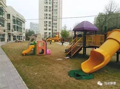 开云体育 开云平台北京一幼儿园“毒跑道”换草坪并捐款10万元施工方提出合同公章造假