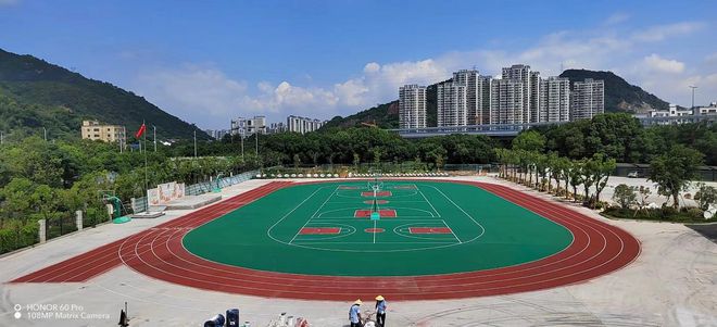 开云体育 开云官网塑胶跑道厂家丨环保型塑胶跑道具体有哪些优点？
