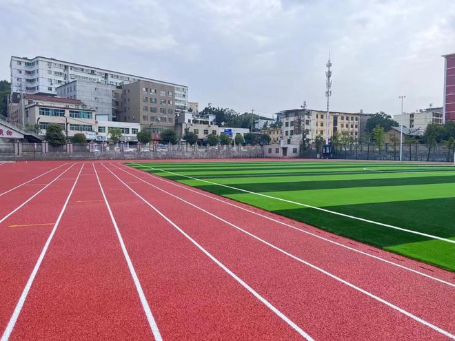 开云体育 开云官网塑胶跑道厂家丨环保型塑胶跑道具体有哪些优点？(图3)