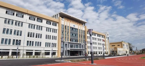 开云体育 开云平台二十一中学新校区正式投入使用(图2)