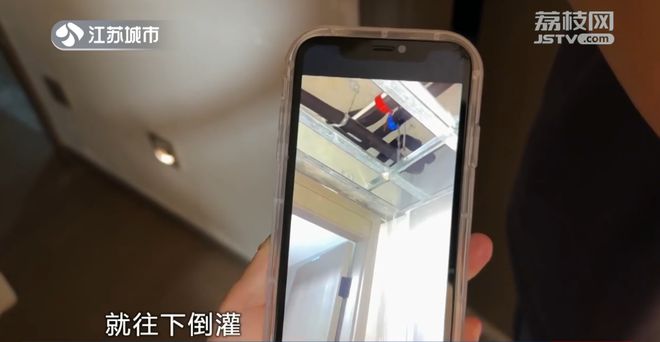 开云 开云体育平台业主戏称塑胶跑道“不如煎饼果子牢固”！(图2)