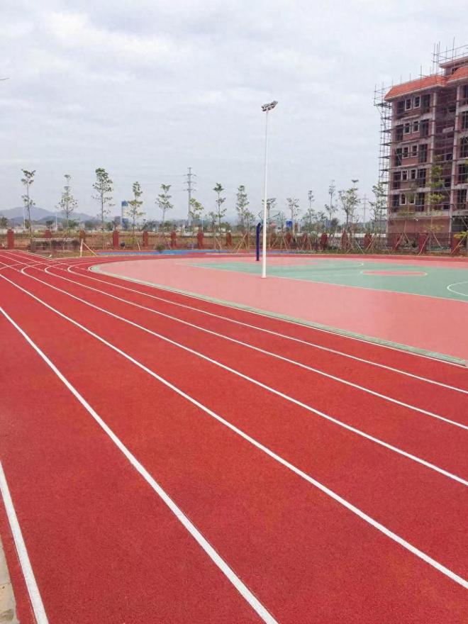 塑胶跑道开云体育 开云平台厂家：复合型塑胶跑道具体有哪些优点？(图3)