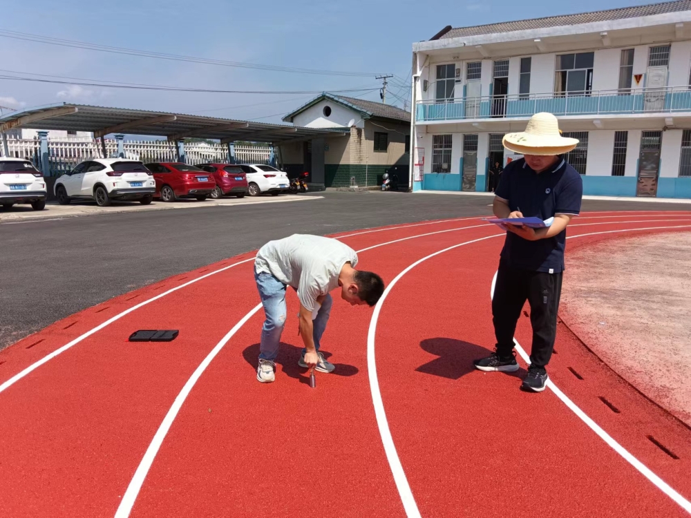 Kaiyun 开云体育县检验检测中心：部门联动筑牢学校塑胶跑道质量安全防线(图2)