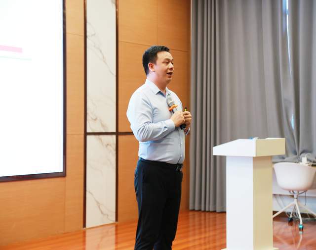 开云 开云体育官网塑胶跑道丨金邦·乔师傅2023年第三季度销售工作总结大会圆满落幕(图4)