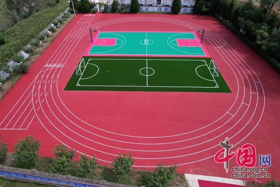 发展基金会携手Kaiyun 开云体育北京畅森体育捐资百万为柳林小学建设新操场(图6)