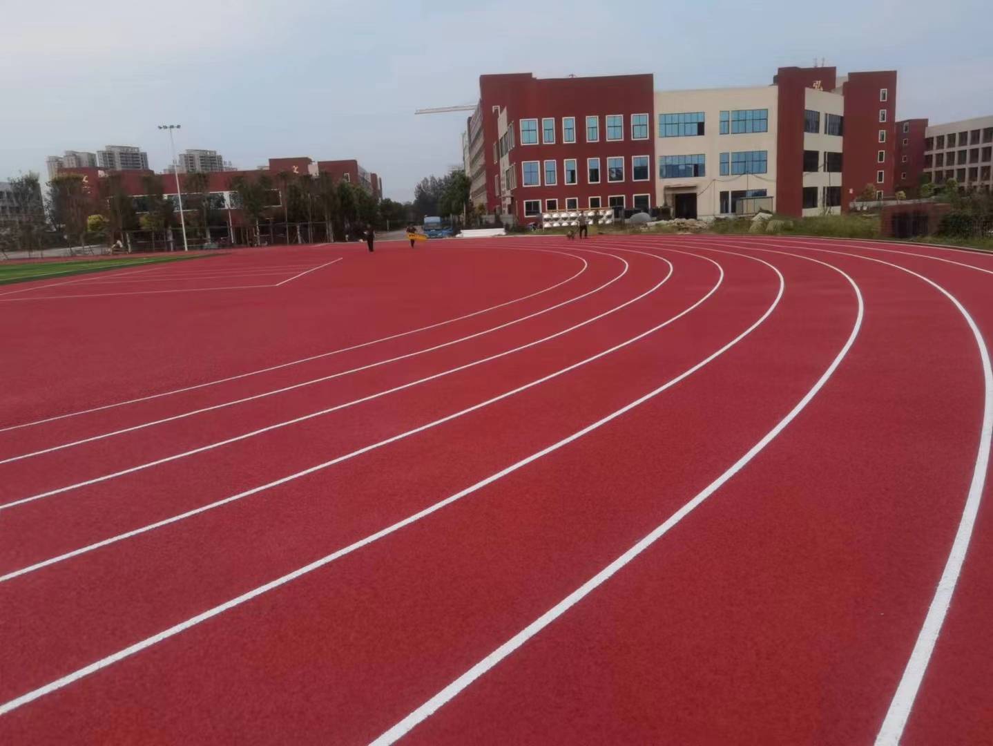 开云体育 Kaiyun.com 官网入口塑胶跑道系列之全塑型塑胶跑道